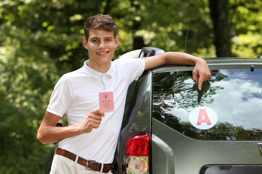 Votre enfant a obtenu son permis de conduire : comment l’assurer pour qu’il puisse conduire votre voiture en étant bien couvert ?
