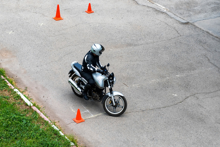Comment bien préparer l’épreuve du plateau au permis moto ?