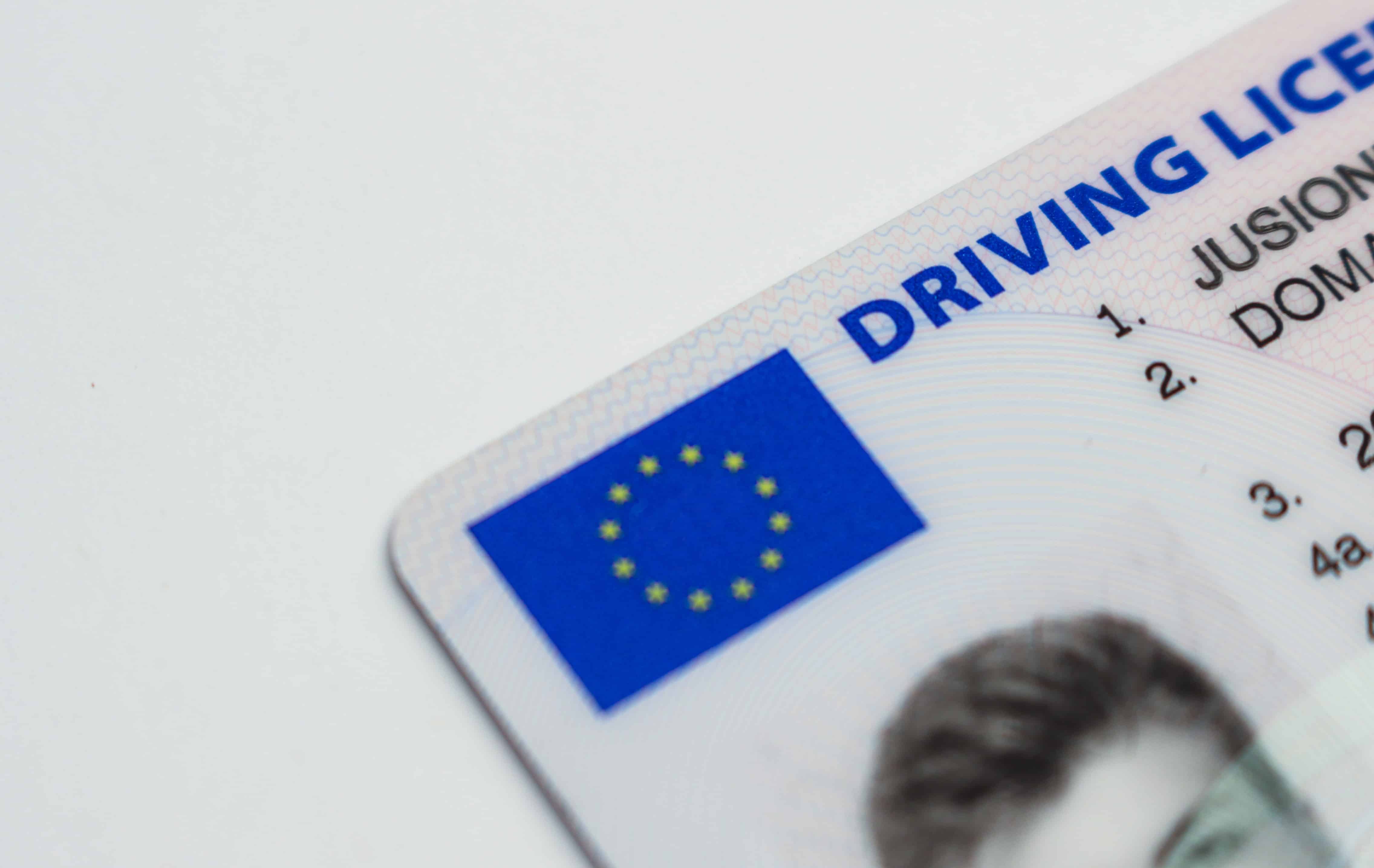 Les points du permis de conduire, quelles sont les infractions qui en font perdre, comment connaître son solde et comment les récupérer ?
