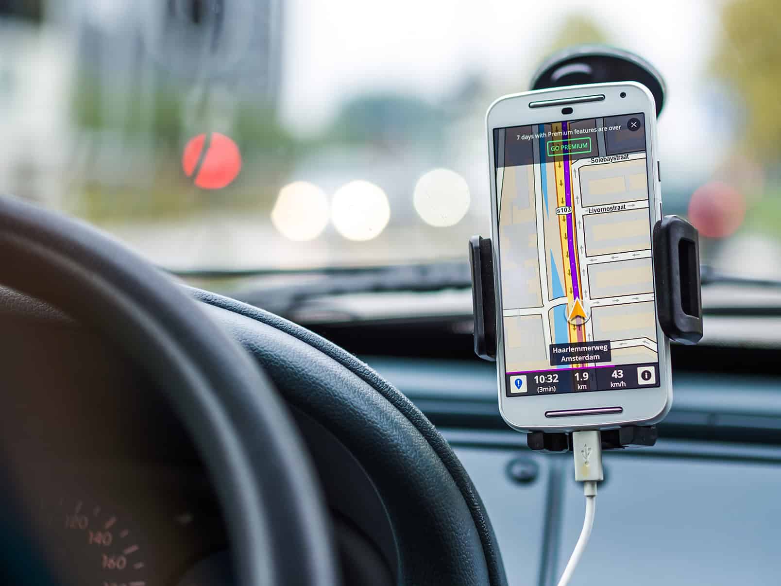 Notre sélection des meilleures applications smartphone qui rendent vos trajets en voiture plus agréables et vous simplifient la vie.