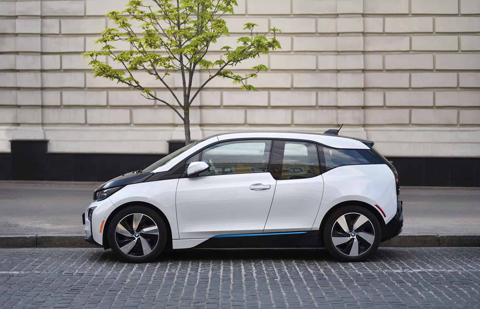 Utilisation plus verte et économique, performances en constantes améliorations, a voiture électrique semble être l’avenir de l’automobile.