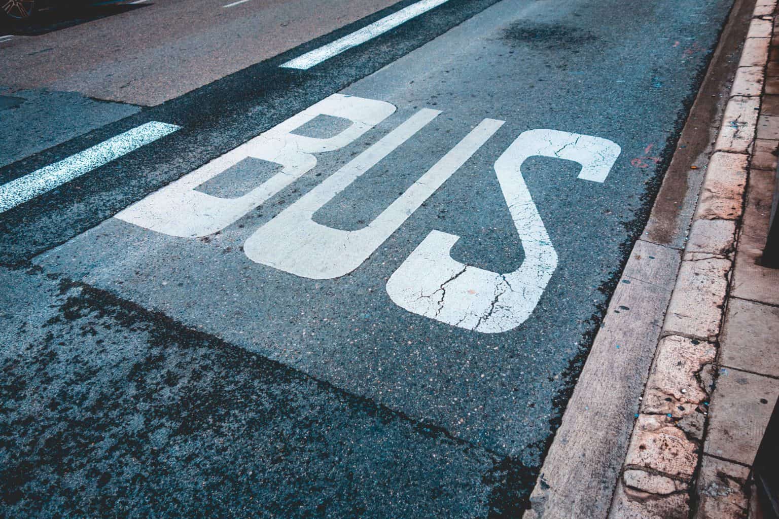 Scooters électriques autorisés sur les voies de bus AMV